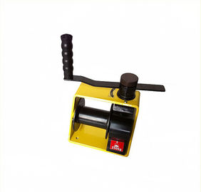 China Hand Lifting Worm Gear Winch 250kg 500kg 1000kg With Pressed Steel Structure supplier