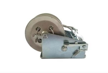 China Zinc Plated Hand Crank Boat Winch 2500lb 3000lb 3500lb With Cable Or Strap supplier